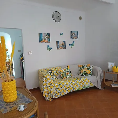 Limonaia بيت للعطل